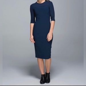 Lululemon Out Of This World Dress, size 6 Blue 3/4 Sleeve